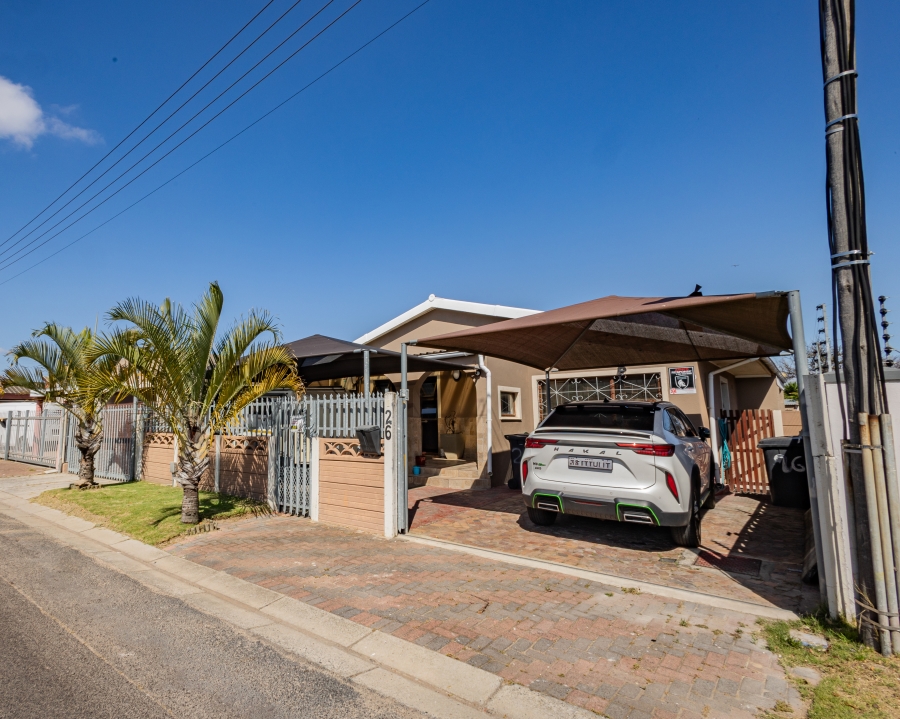 5 Bedroom Property for Sale in Peerless Park Western Cape